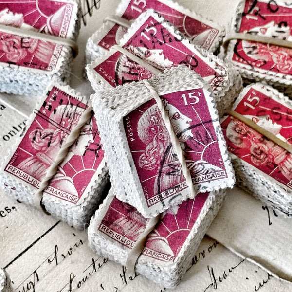 100 Identical French Stamps - PINK (2803-D8)
